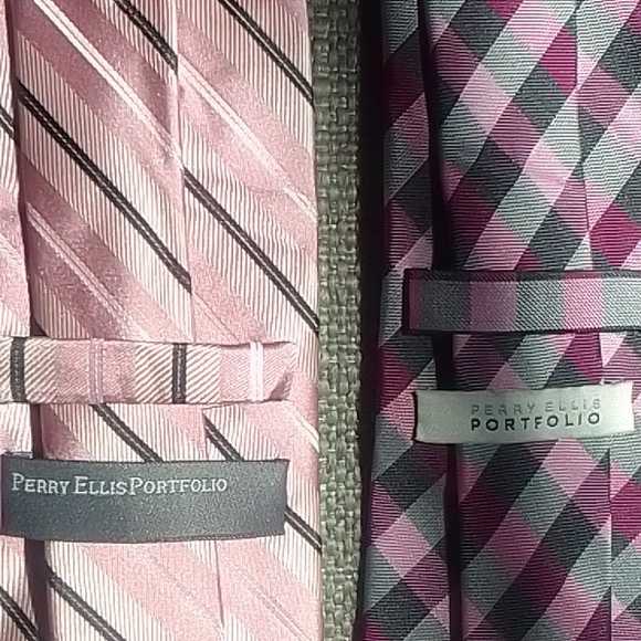 Perry Ellis Ties - Picture 2 of 3